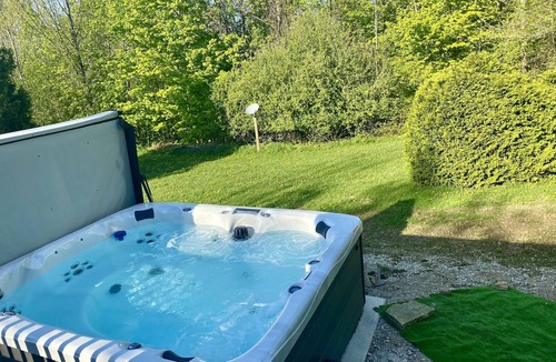 Clearview Cabin | Cozy Cabin w/hot tub