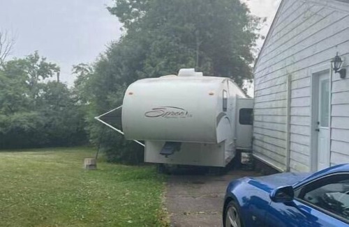 Port Colborne House | Cozy camper