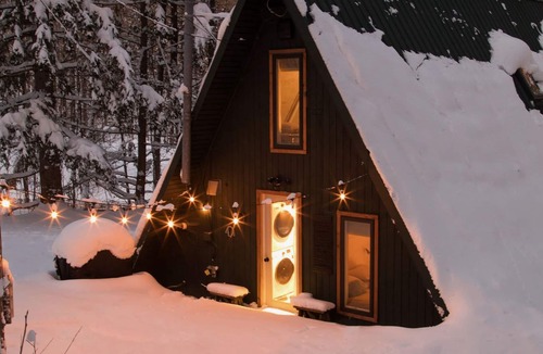 Highmount Cabin | Cozy Catskills A-Frame Cabin. 2 min. Away from Belleayre Ski Resort.
