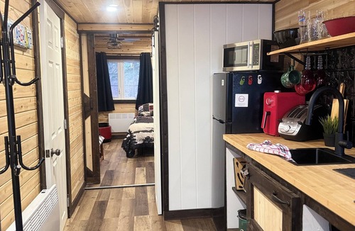 Gloucester County Cabin | COZY CEDAR TINY HOME