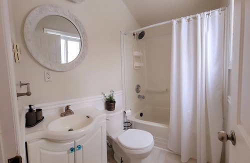Bewdley Ski Chalet | Cozy chalet minutes walk to Rice lake