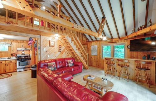 Eddington Cabin | Cozy Chemo Pond Cabin w/Dock & Waterfront Views
