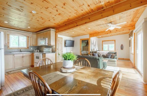 Selkirk Cottage | Cozy Christmas Cottage (waterfront property with oversized entertaining deck)