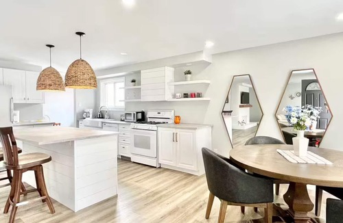 Oakville House | Cozy & clean, Eastlake Oakville 3 bed 2.5 bath