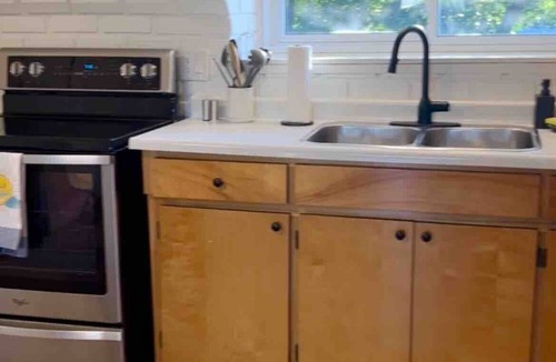 Port Dover Apartment | Cozy Coastal Apartment