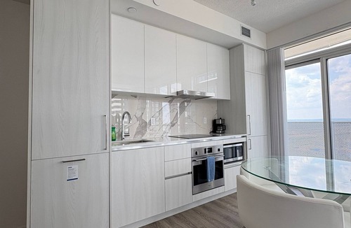 Vaughan Apartment | Cozy Condo in Downtown Vaughan