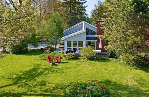 Ramara Cottage | Cozy Cottage by Lake Simcoe | Private Dock & Kayaks Included