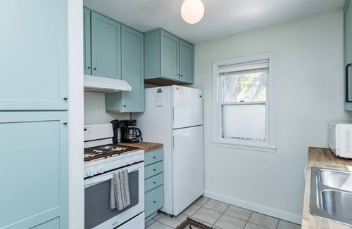 East Side Pioneers House | Cozy Cottage- Just minutes away from downtown