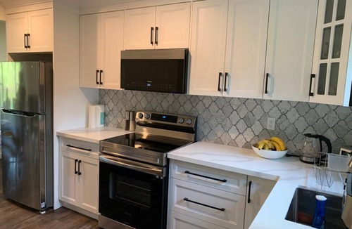 Baddow Cottage | Cozy cottage on Burnt River with hot tub & sauna