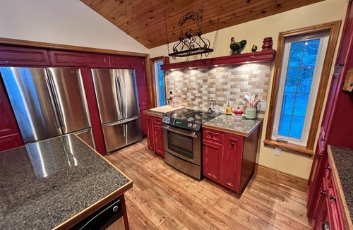 Burnt River Cottage | Cozy Cottage on Four Mile Lake