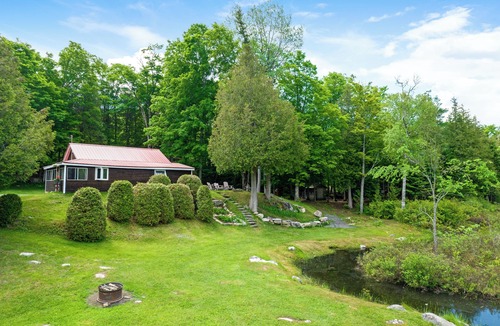 North Frontenac Cottage | Cozy cottage on the lake with kayaks included