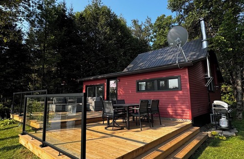Laurentian Valley Cottage | Cozy Cottage on the Ottawa River