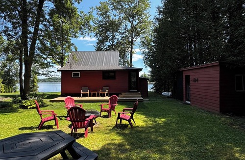 Laurentian Valley Cottage | Cozy Cottage on the Ottawa River