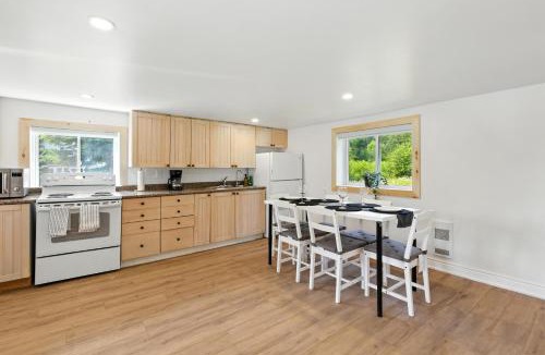 Hastings Highlands House | Cozy Cottage Retreat Private 2 Acres, Near Lake