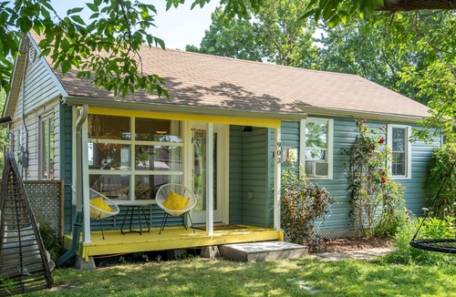 Selkirk Cottage | Cozy Cottage, steps to beach + Hot Tub - Lake Erie Couple or Family Getaway