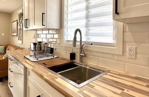 Port Stanley Apartment | Cozy Cottage Suite in Port Stanley. 5 Minute Walk From Little Beach!