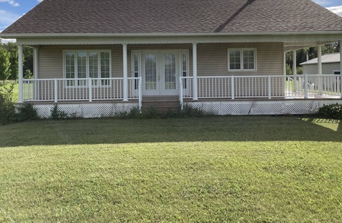 North Glengarry House | Cozy Country Getaway