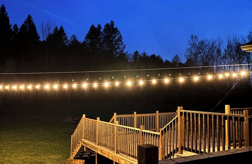 Champlain Ski Chalet | Cozy Crimson Cabin | Chalet w/Glamping in the Backyard and Retro Theme Kitchen!