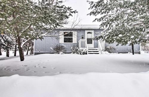 Crosby House | Cozy Crosby Cabin Near Serpent Lake and Main St