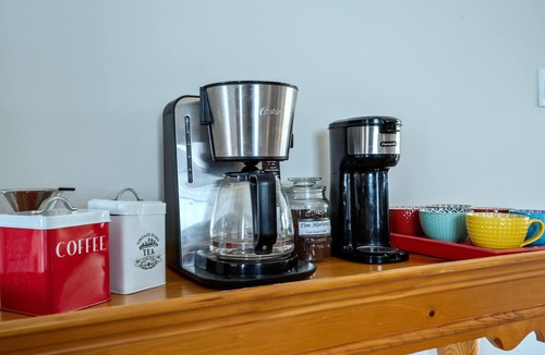 Crystal Beach Cottage | Cozy Crystal Beach Cottage,1 Minute Walk to Bay Beach. Sleep 6.