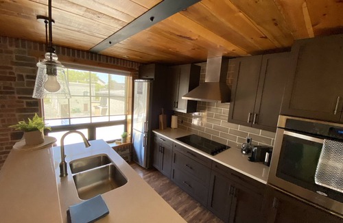Inner Harbour Apartment | Cozy Downtown Studio Getaway