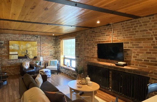 Inner Harbour Apartment | Cozy Downtown Studio Getaway