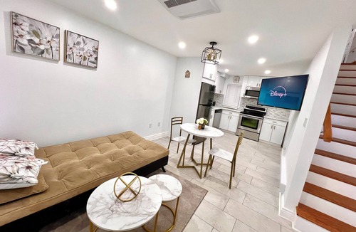 Windsor House | Cozy duplex apartment in South Windsor