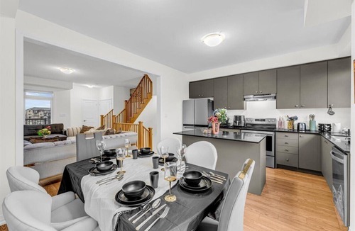 Brampton House | Cozy Escape in Brampton Bliss 6beds Wi-Fi