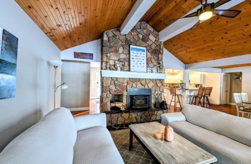 Trent Lakes House | Cozy Escape, Kawarthas Cottage With Sauna