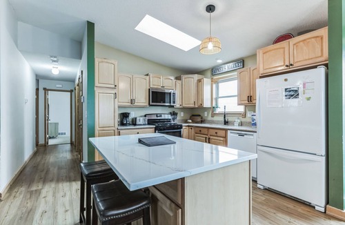 Spicer Cabin | Cozy Family Cabin with beautiful beach and plenty of areas to relax