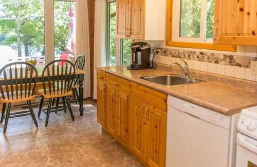 Magnetawan Cottage | Cozy Family Cottage on Forty Miles of Lakes