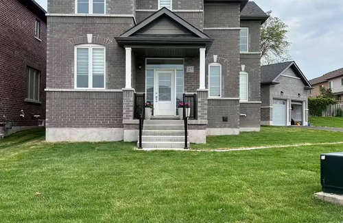 Whitby House | Cozy Family Cottage in Whitby - Spacious, Bright, and Welcoming