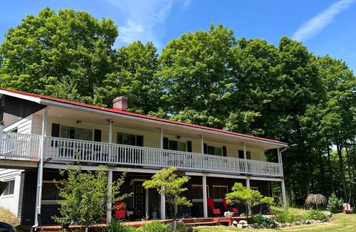 Hastings Highlands Cottage | Cozy Family Cottage, Sleeps up to 10 Persons & Fully Equipped