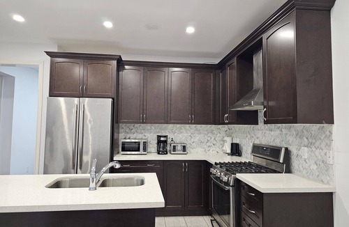 Paris House | Cozy Family Size Home in a quite neighbourhood with proximity to restaurants