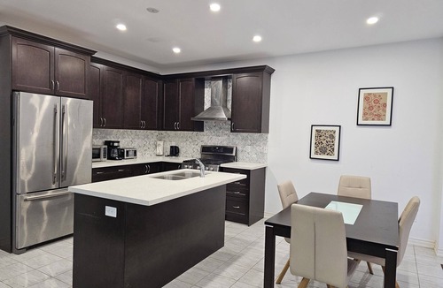 Paris House | Cozy Family Size Home in a quite neighbourhood with proximity to restaurants
