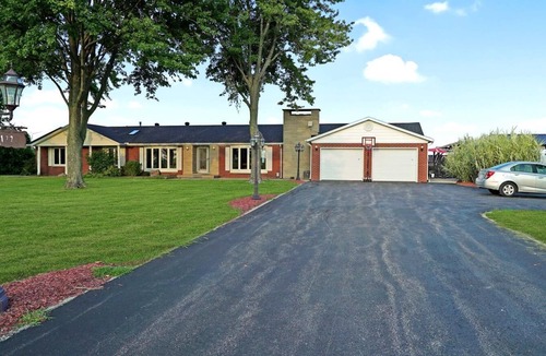 Lakeshore House | Cozy Farmhouse Escape – Ideal for a Peaceful and Relaxing Getaway!