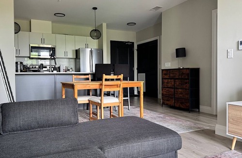 London Apartment | Cozy, fully equipped apartment with balcony and beautiful views in North London