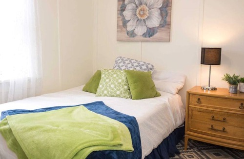 Smooth Rock Falls House | Cozy Getaway-Workers Welcome