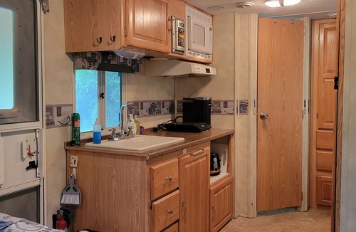 Durham Region Cabin | Cozy getaway only 1 hr from Toronto, on a small private lake.