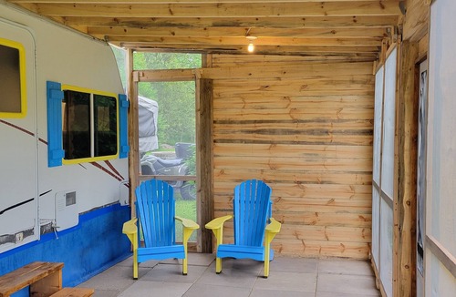Durham Region Cabin | Cozy getaway only 1 hr from Toronto, on a small private lake.