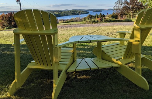 Roseneath Cottage | Cozy Grand View Hilltop Cottage (sleeps 8)
