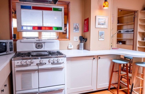 Harrison Hot Springs House | Cozy Harrison Cottage by the Lake