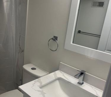 Ajax Apartment | Cozy Home away in Ajax 2 BR 1 bath 4 guests