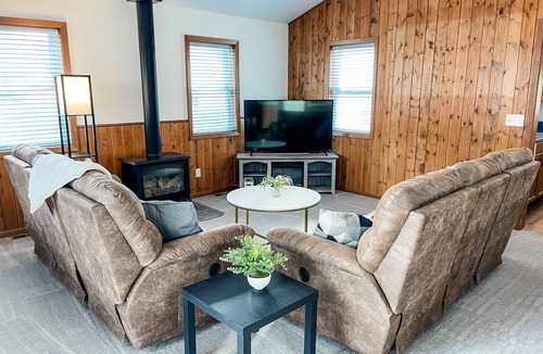 Fairmont House | Cozy Home-Close to Lake & Centrally Located!
