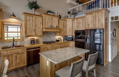 Brainerd House | Cozy Home, Hot Tub, Dock, Kayaks, Swimming, Fishing, Pub in Walking Distance
