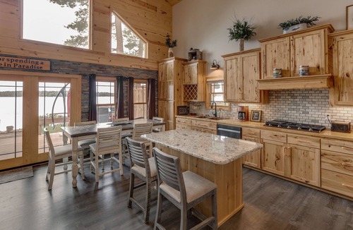 Brainerd House | Cozy Home, Hot Tub, Dock, Kayaks, Swimming, Fishing, Pub in Walking Distance