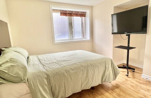 Richmond Hill House | Cozy Home in Richmond Hill with Free Parking