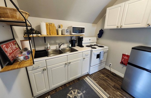 Sarnia House | Cozy home near downtown, beaches, parks, Lake Huron and the St. Clair River