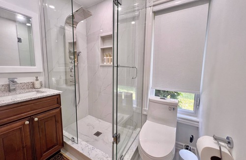 Richmond Hill House | Cozy Home Near Transit & Hillcrest Mall with Free Parking