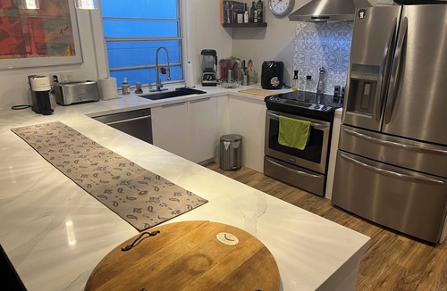 Old East York House | Cozy home, steps to public transport and 5 minutes to subway.